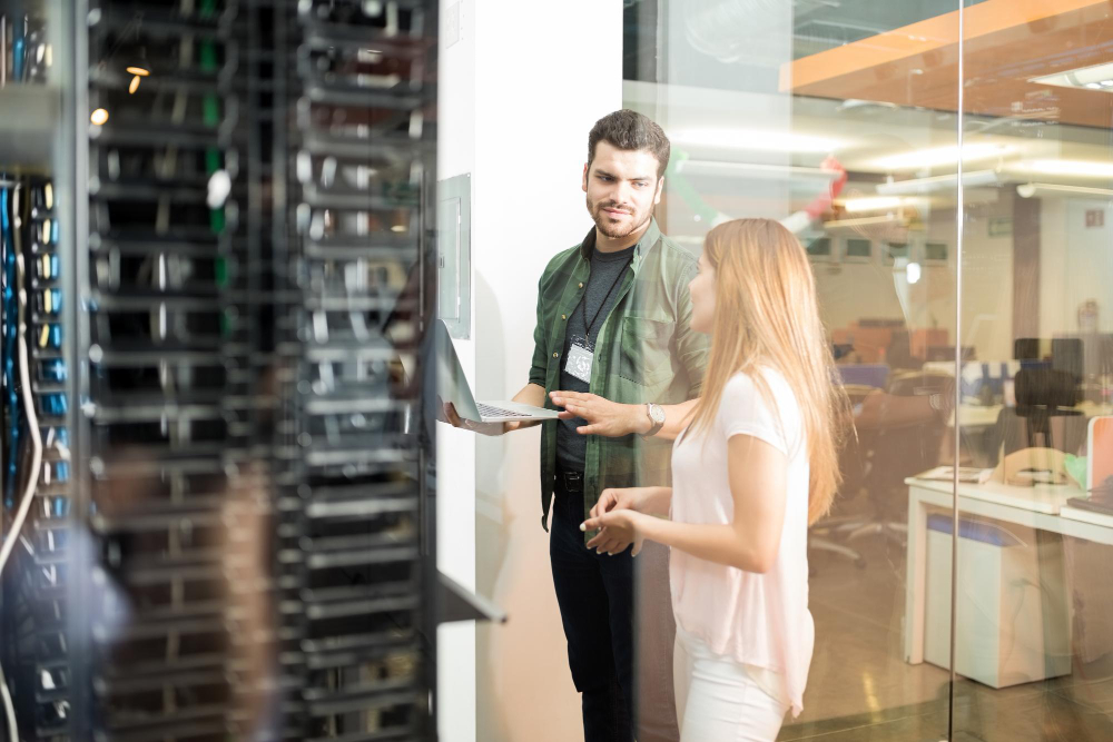 Dlaczego warto współpracować z zewnętrzną firmą informatyczną?